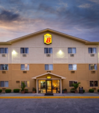 Super 8 - Cromwell
